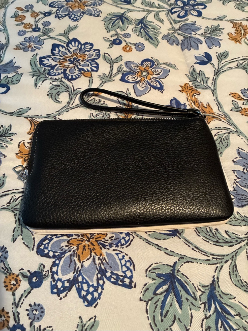 Coach Pebbled Leather Wristlet in Cream and Black - Picture 4 of 8